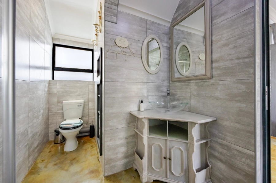 6 Bedroom Property for Sale in Flamingo Vlei Western Cape